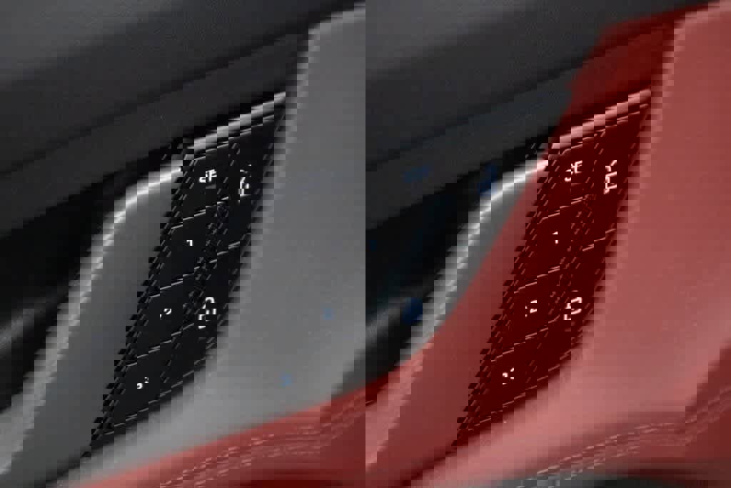 Certified 2025 Porsche Taycan 4S image 18