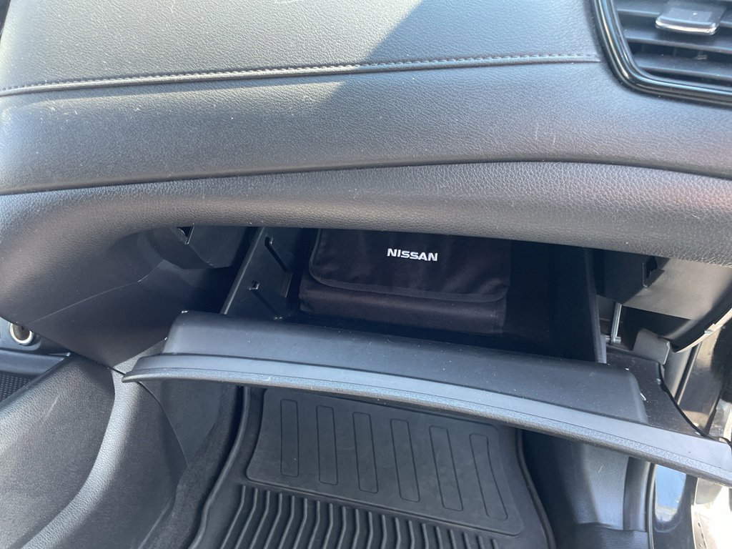 Used 2020 Nissan Rogue SV image 47