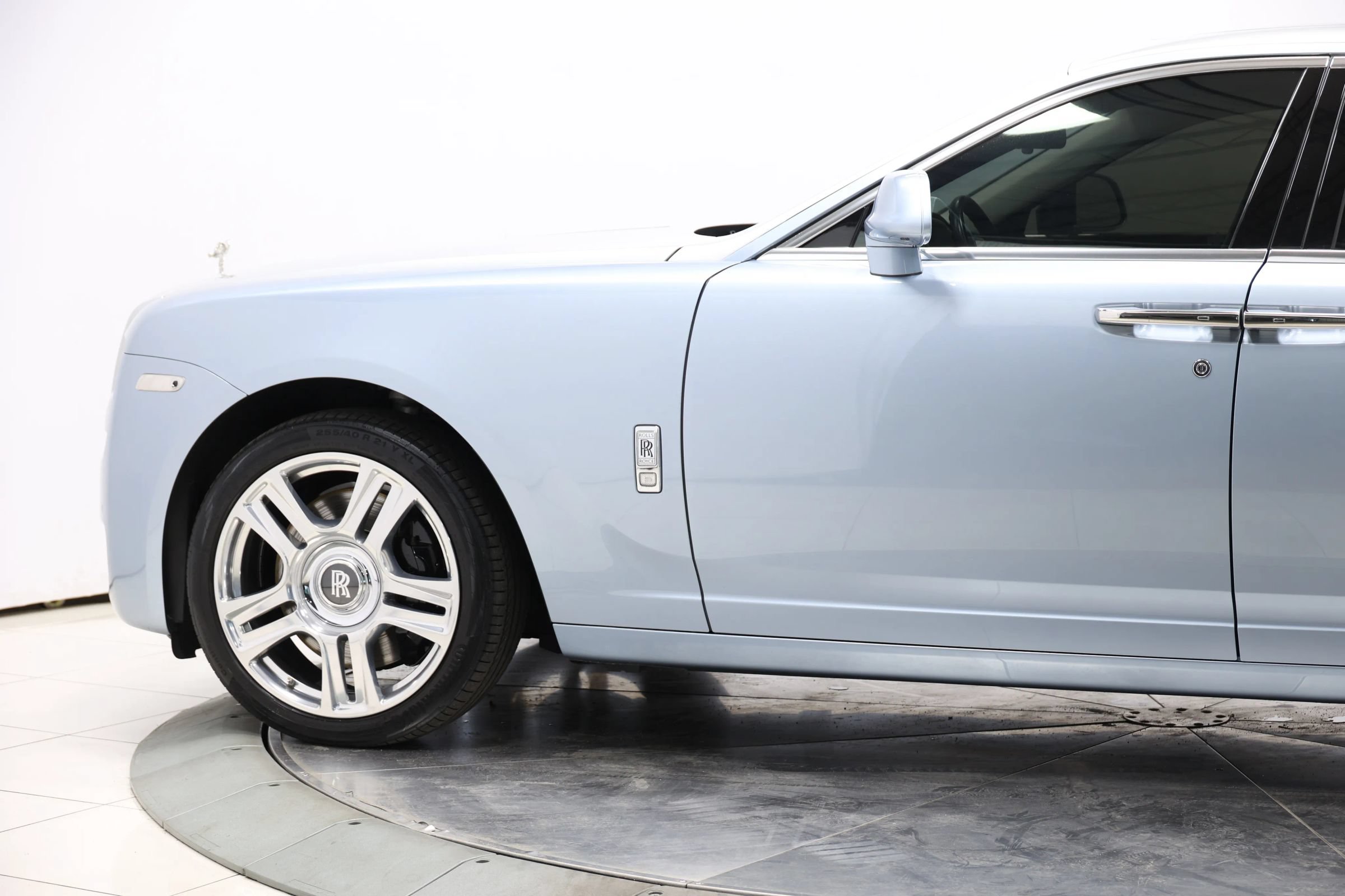 Used 2017 Rolls-Royce Ghost RWD image 7