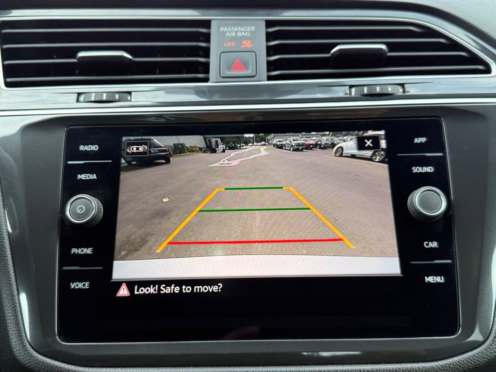 Used 2023 Volkswagen Tiguan SE R-Line FWD image 15