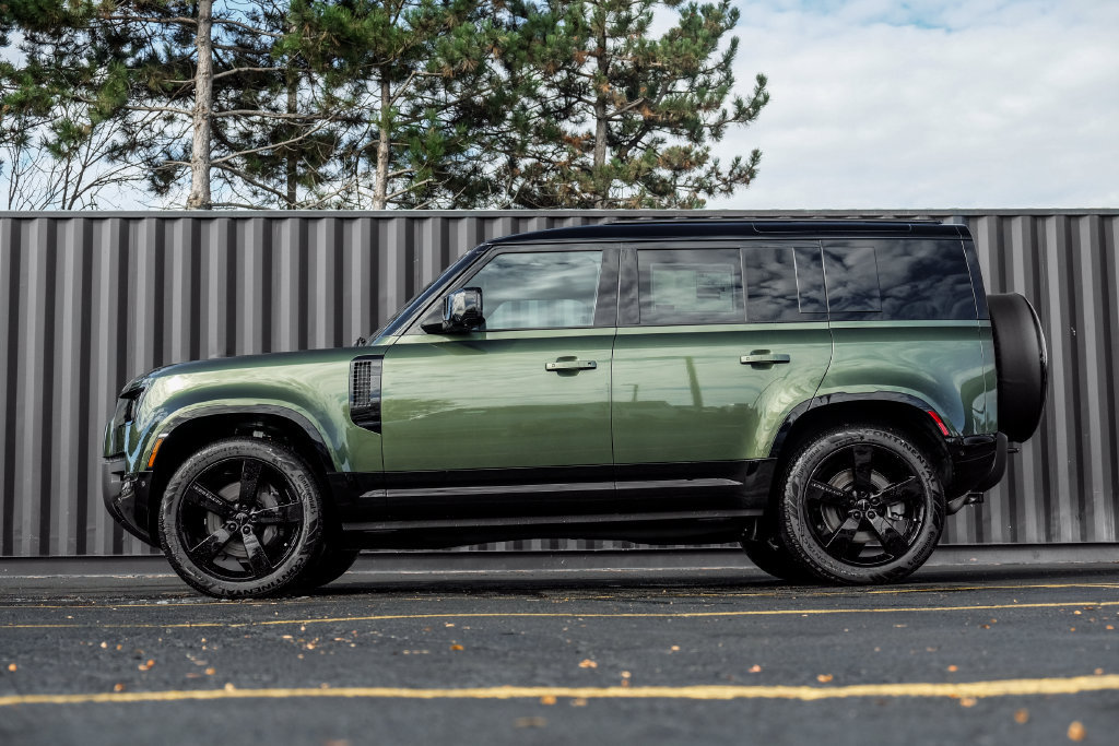 New 2026 Land Rover Defender 110 X-Dynamic SE AWD/4WD image 3