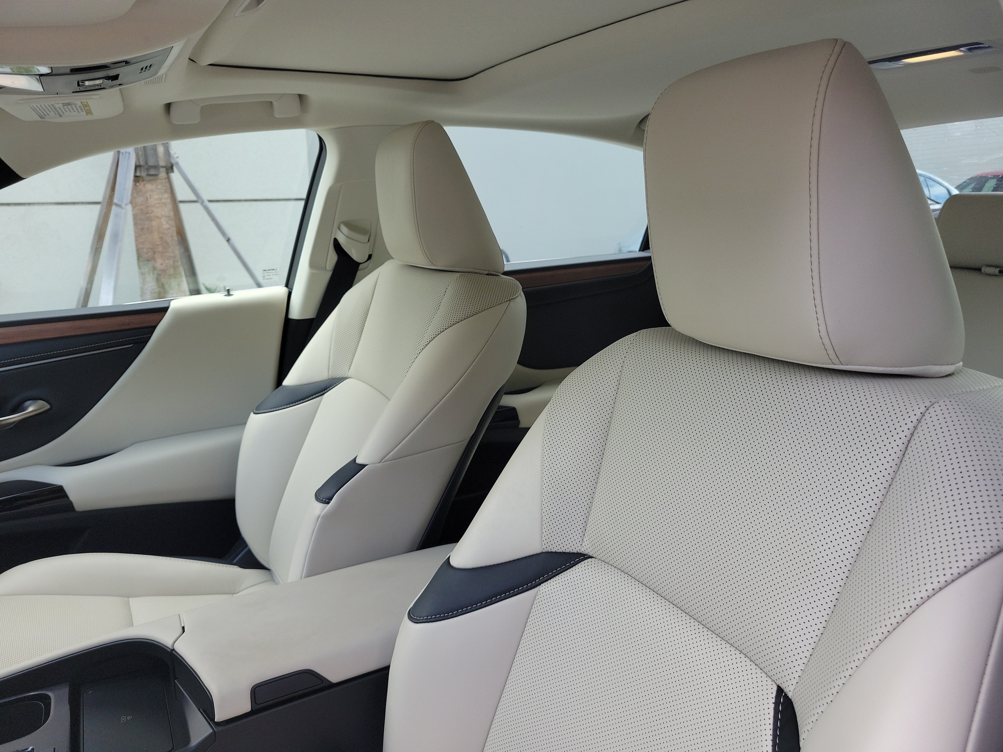 Used 2025 Lexus ES 350 w/ Premium Package FWD image 19