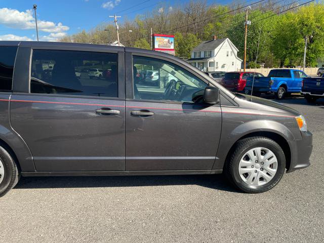 Used 2019 Dodge Grand Caravan SE w/ UConnect Hands-Free Group FWD image 8