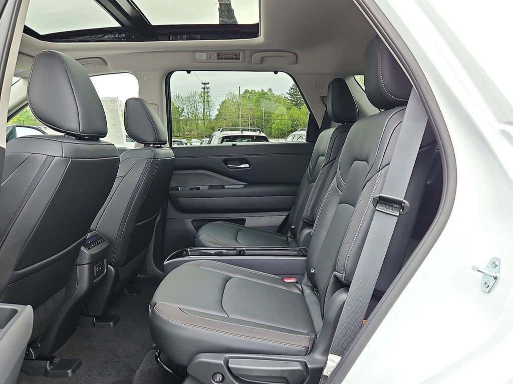 New 2026 Nissan Pathfinder SL w/ SL Premium Package AWD/4WD image 8