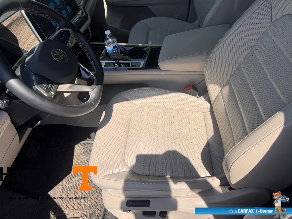Used 2025 Volkswagen Atlas SEL AWD/4WD image 13