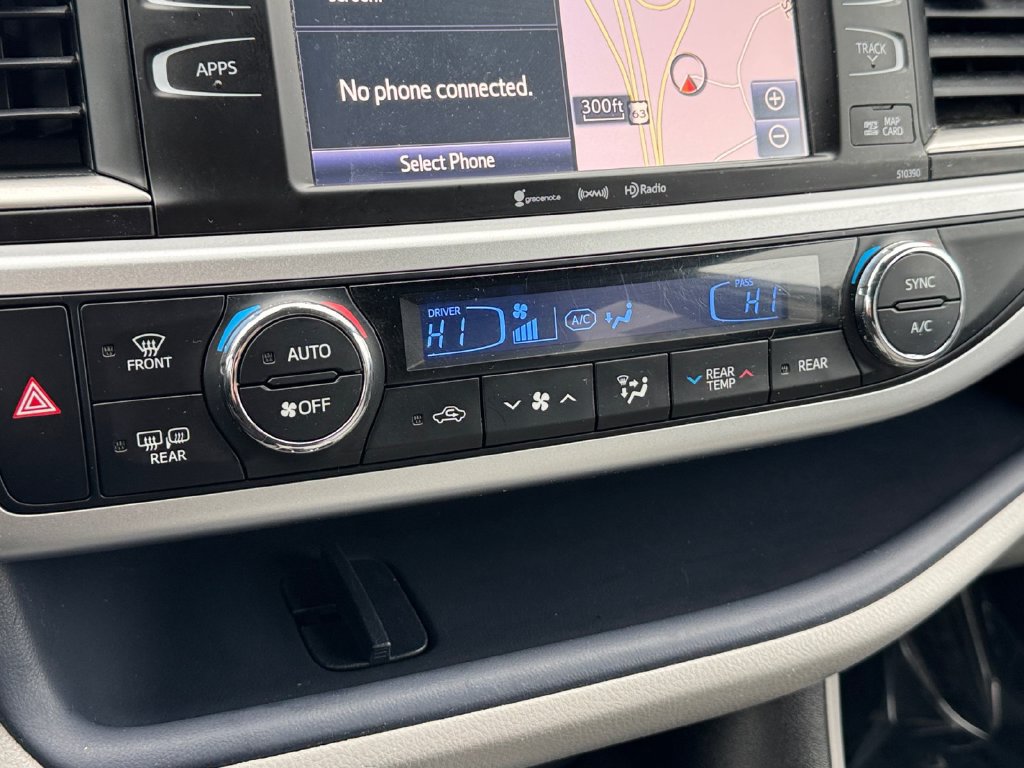 Used 2019 Toyota Highlander XLE AWD/4WD image 23