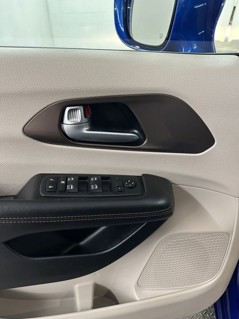 Used 2018 Chrysler Pacifica Touring-L Plus w/ Advanced Safetytec Group image 9