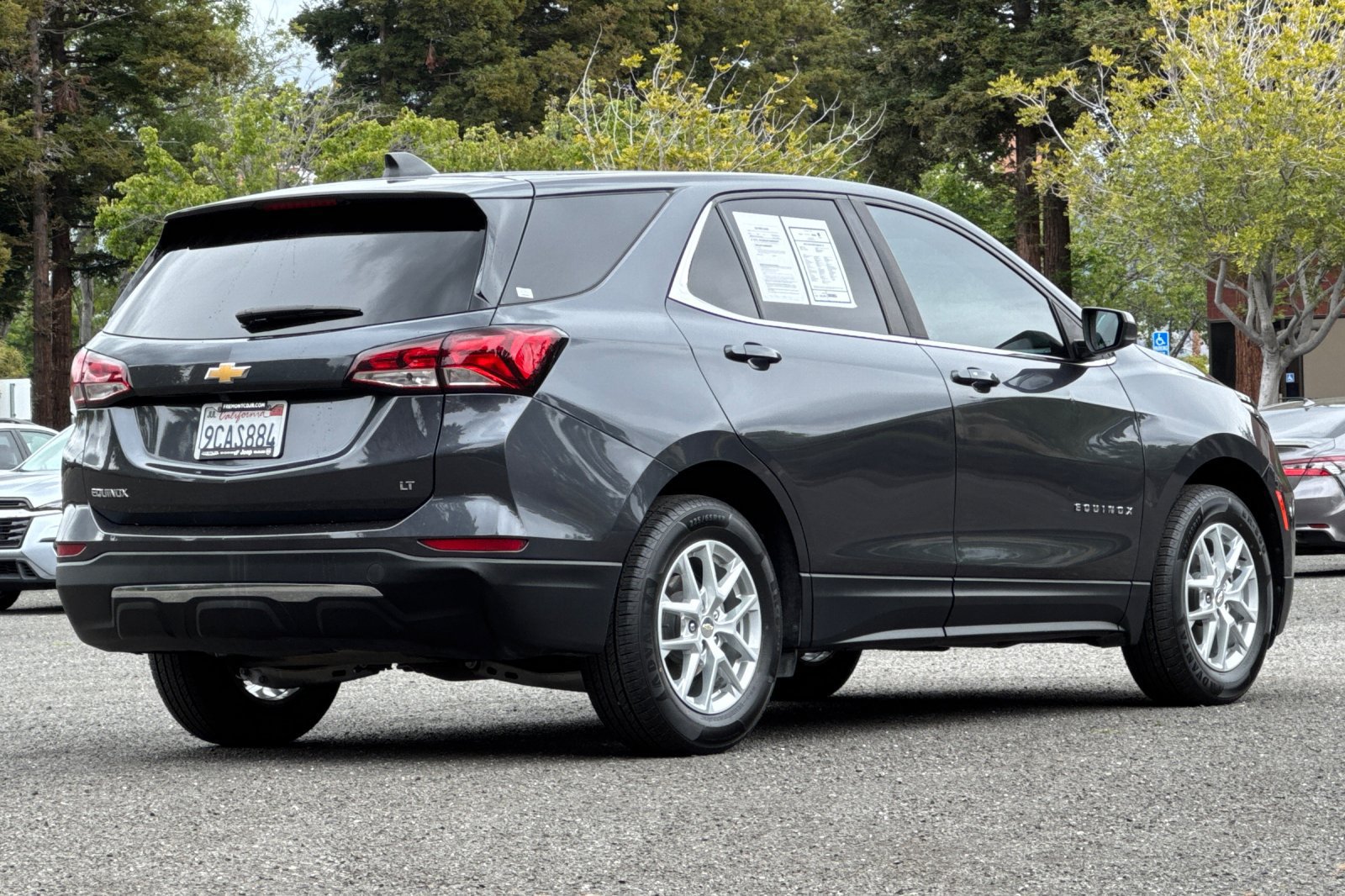 Used 2022 Chevrolet Equinox LT w/ LPO, Floor Liner Package FWD image 3
