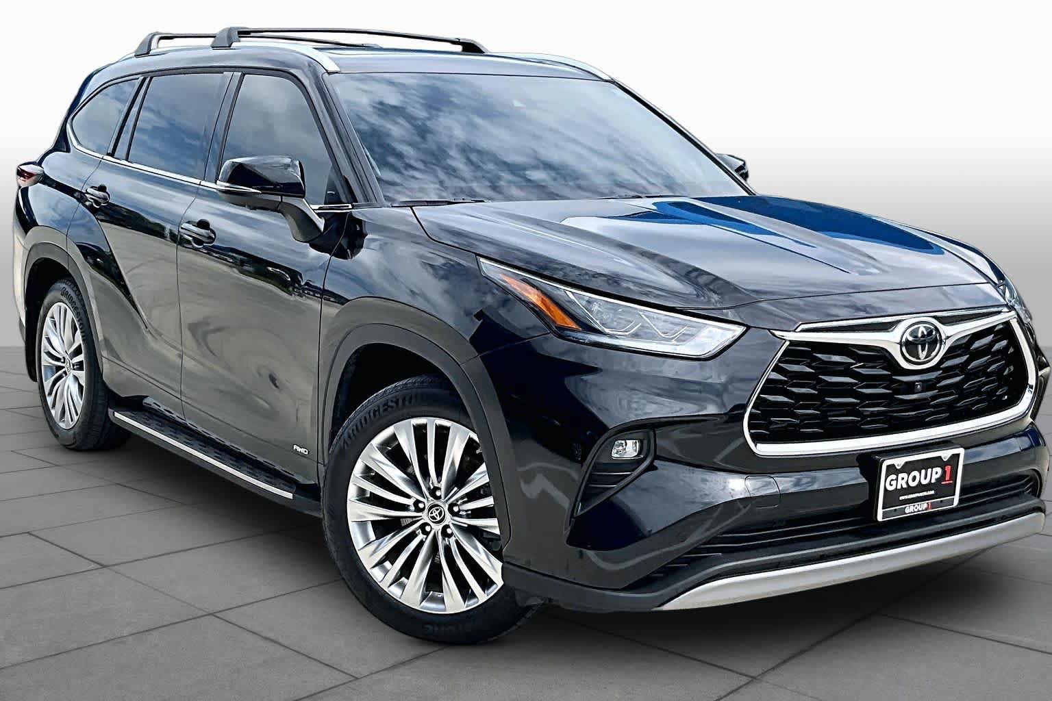 Used 2025 Toyota Highlander Platinum AWD/4WD image 3