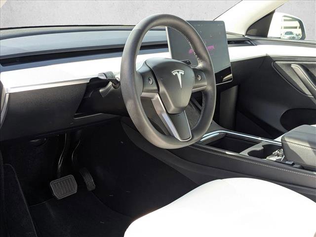 Used 2025 Tesla Model Y Long Range image 9