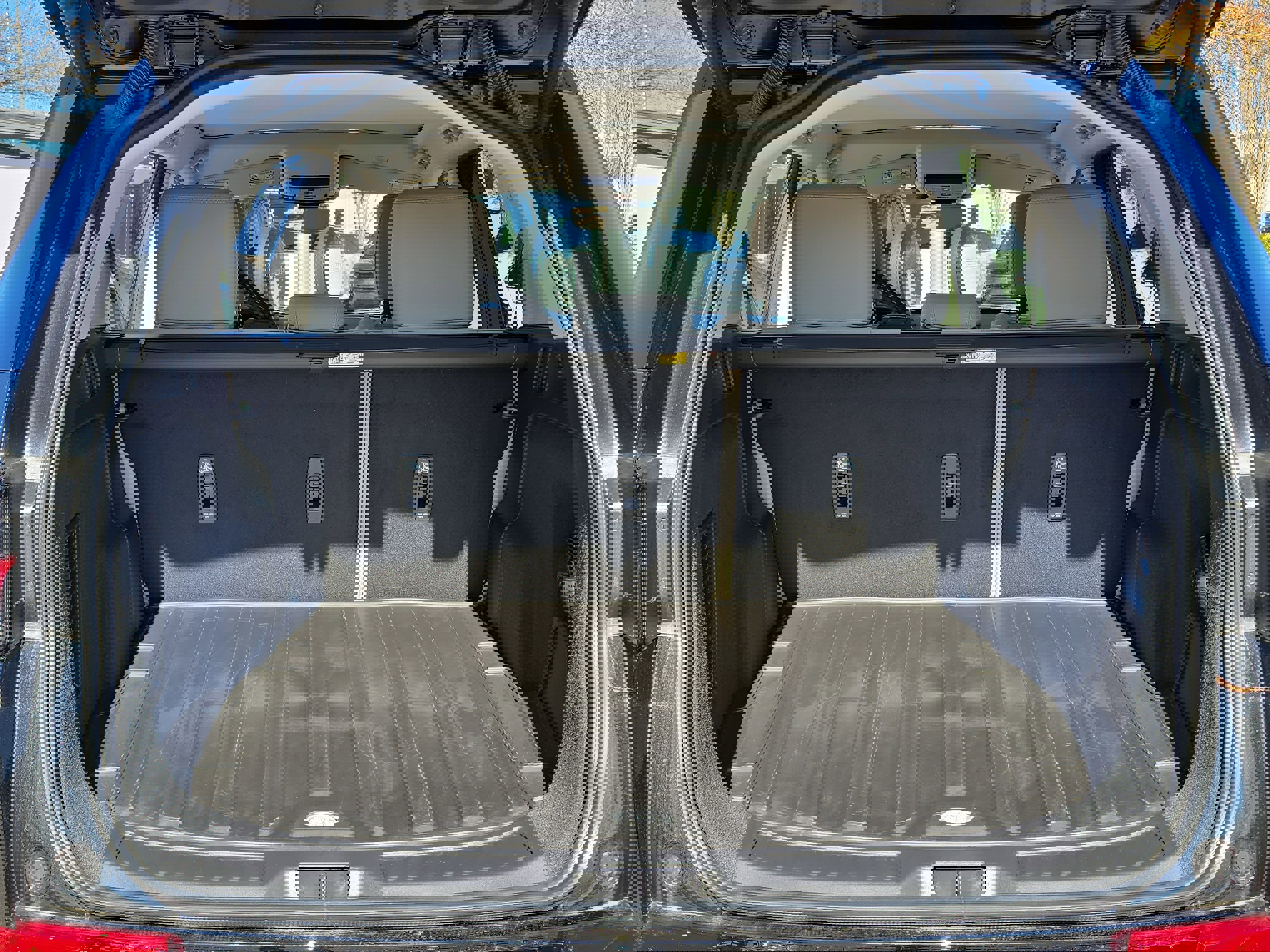 New 2025 Land Rover Discovery Sport S image 12