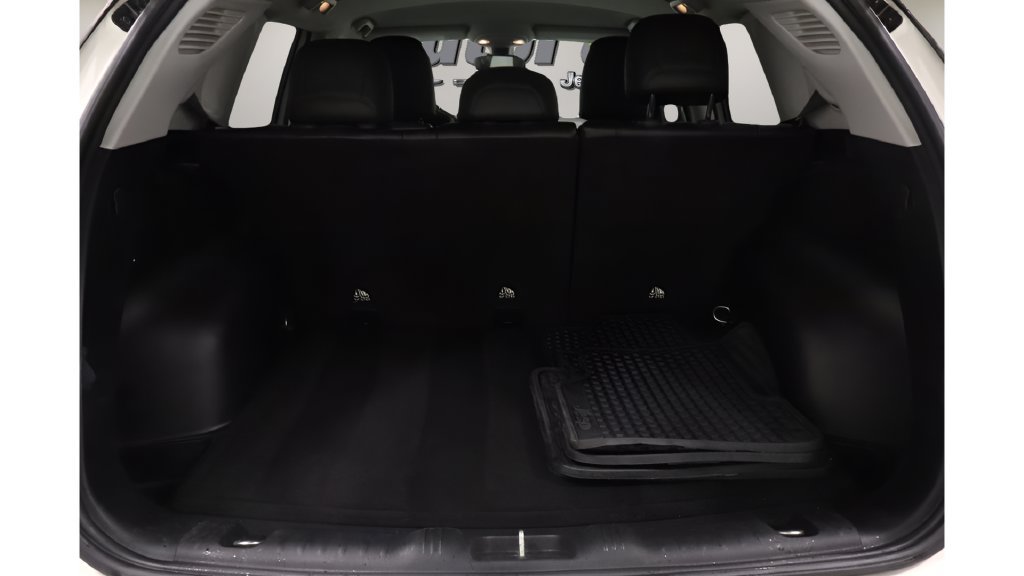 Certified 2020 Jeep Compass Latitude w/ Cold Weather Group AWD/4WD image 18