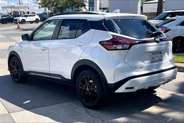 Used 2023 Nissan Kicks SR w/ SR Premium Package FWD image 12