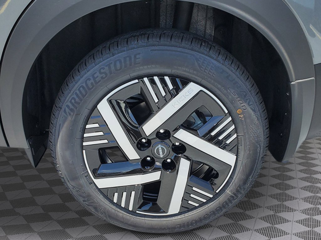 New 2027 Nissan Kicks SV FWD image 9