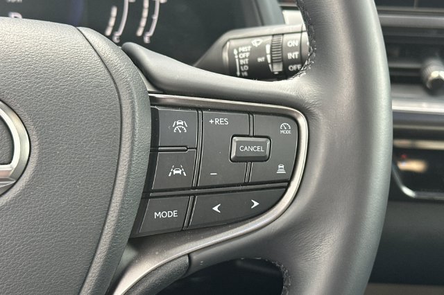 Used 2025 Lexus UX 300h FWD w/ Accessory Package (Z2) image 29
