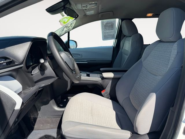 Certified 2025 Toyota Sienna LE FWD image 9