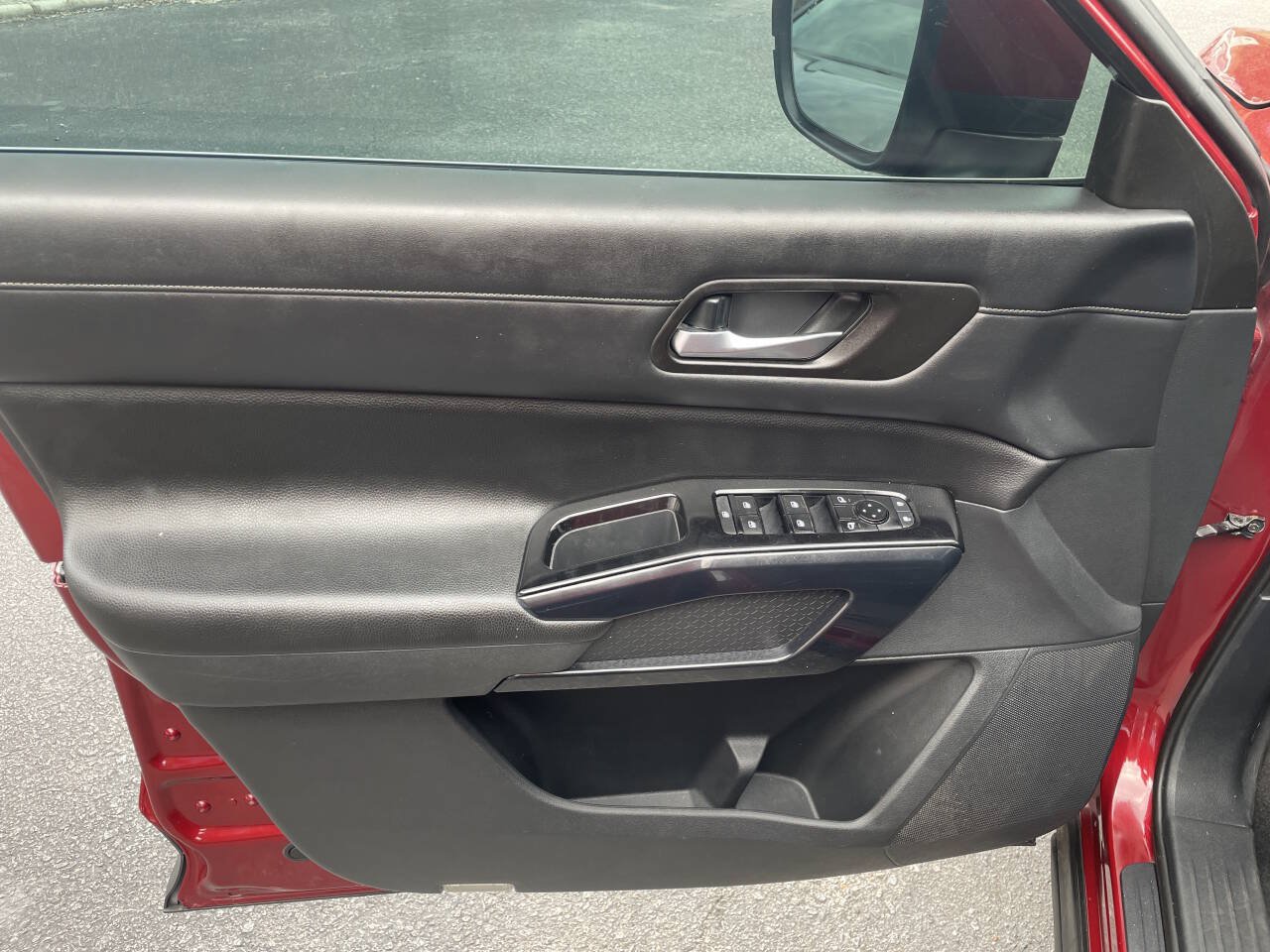 Used 2022 Nissan Pathfinder SV w/ SV Premium Package FWD image 16