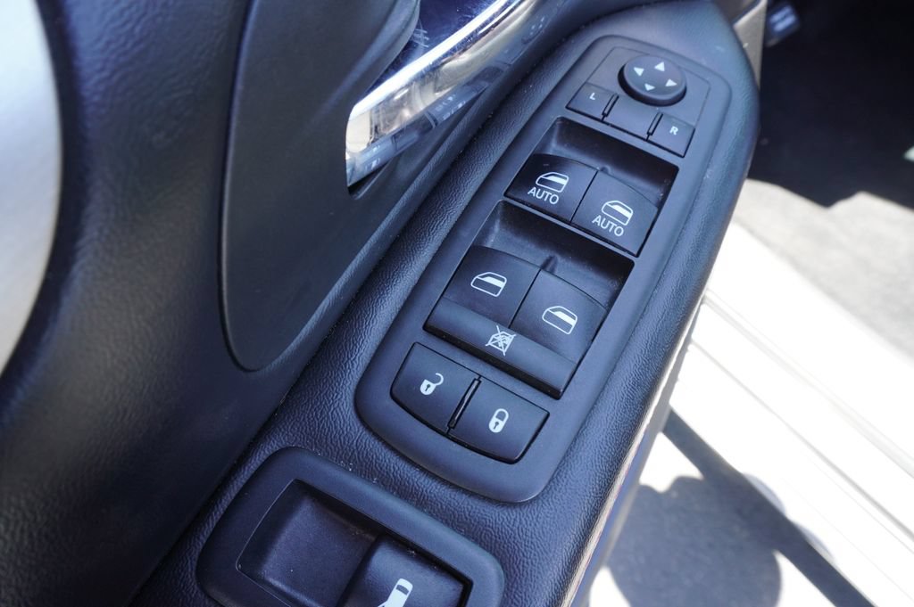 Used 2019 Dodge Grand Caravan GT w/ Safety Sphere Group FWD image 16