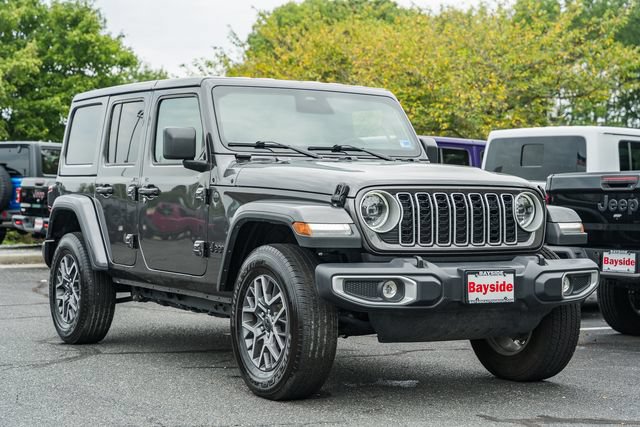 Used 2025 Jeep Wrangler Unlimited Sahara AWD/4WD image 2