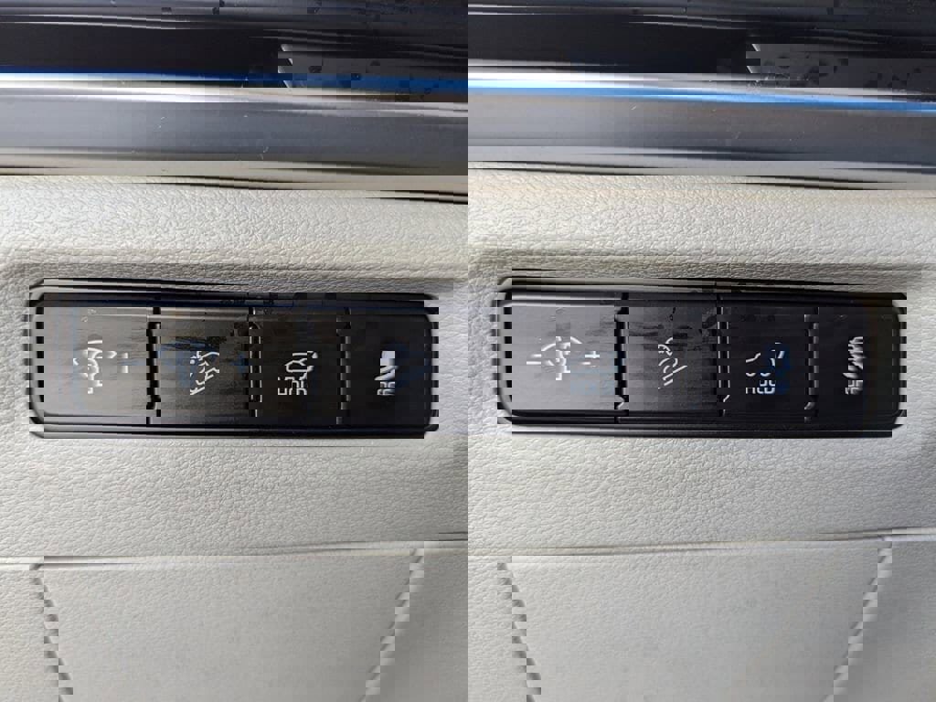 Certified 2023 Kia Telluride EX w/ EX Captain's Chair Package image 26