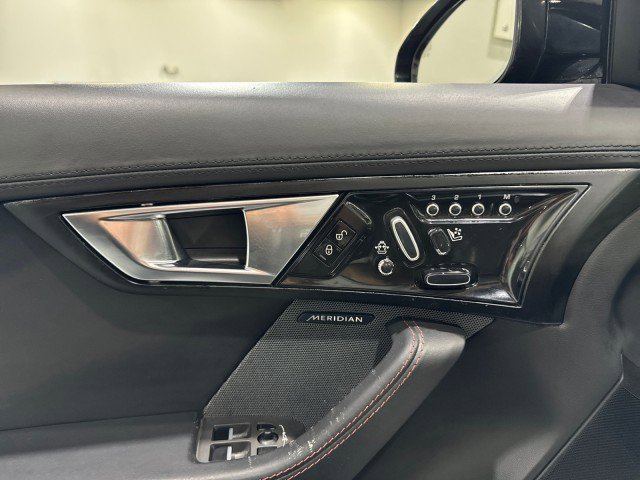 Used 2014 Jaguar F-TYPE S image 43