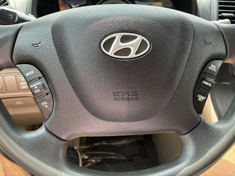 Used 2008 Hyundai Entourage GLS FWD image 9