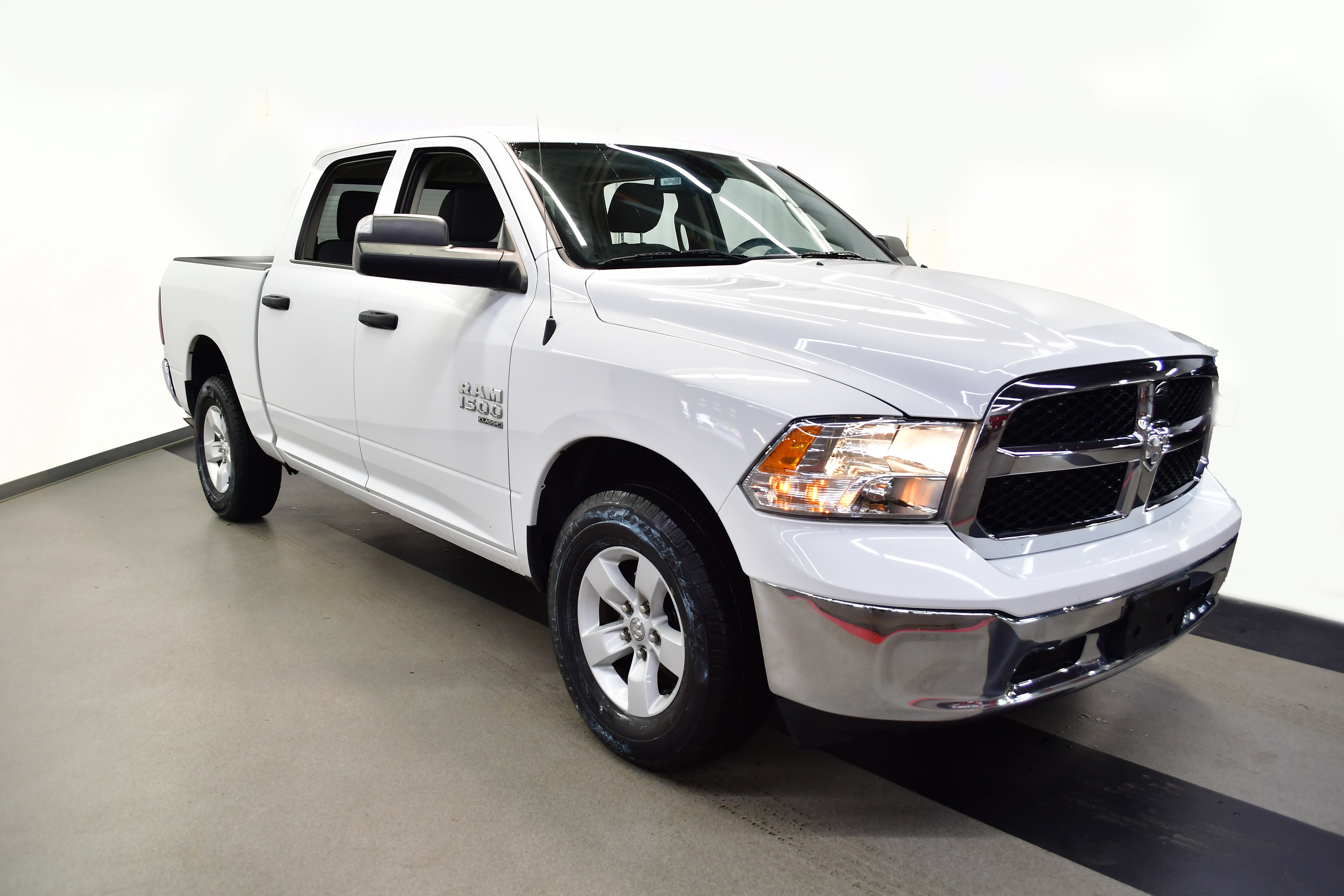Used 2023 RAM 1500 Classic SLT w/ Trailer & Traction Group AWD/4WD image 2