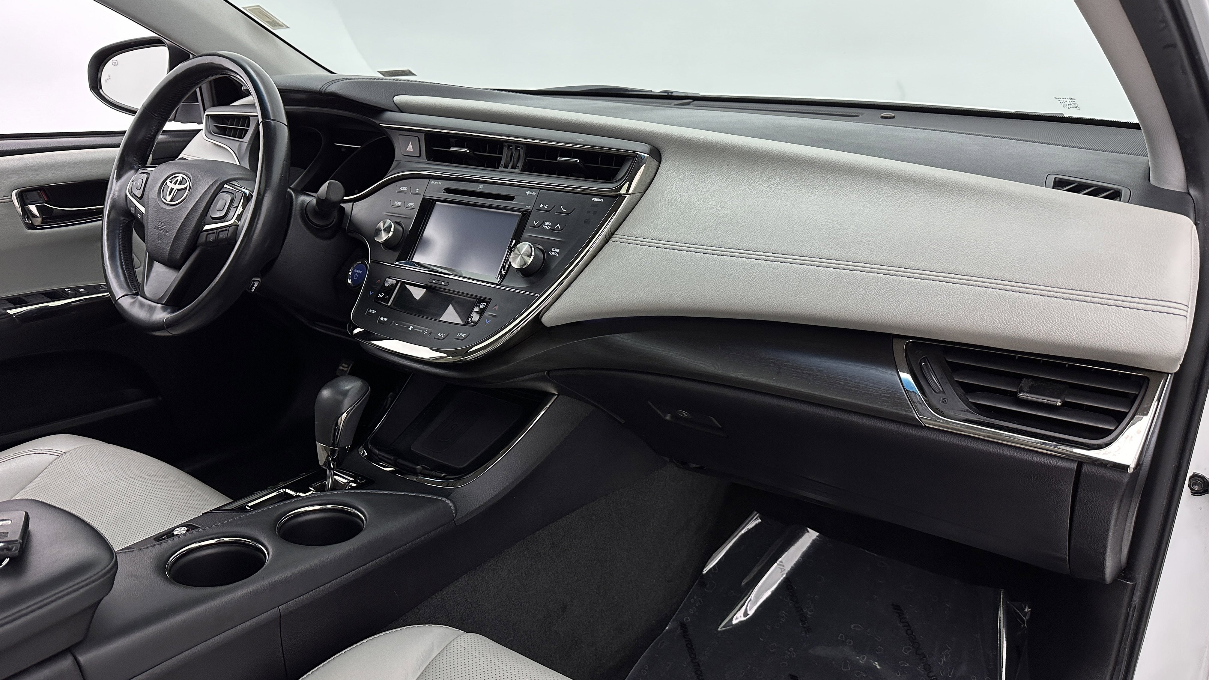 Used 2018 Toyota Avalon Limited w/ Protection Package FWD image 37