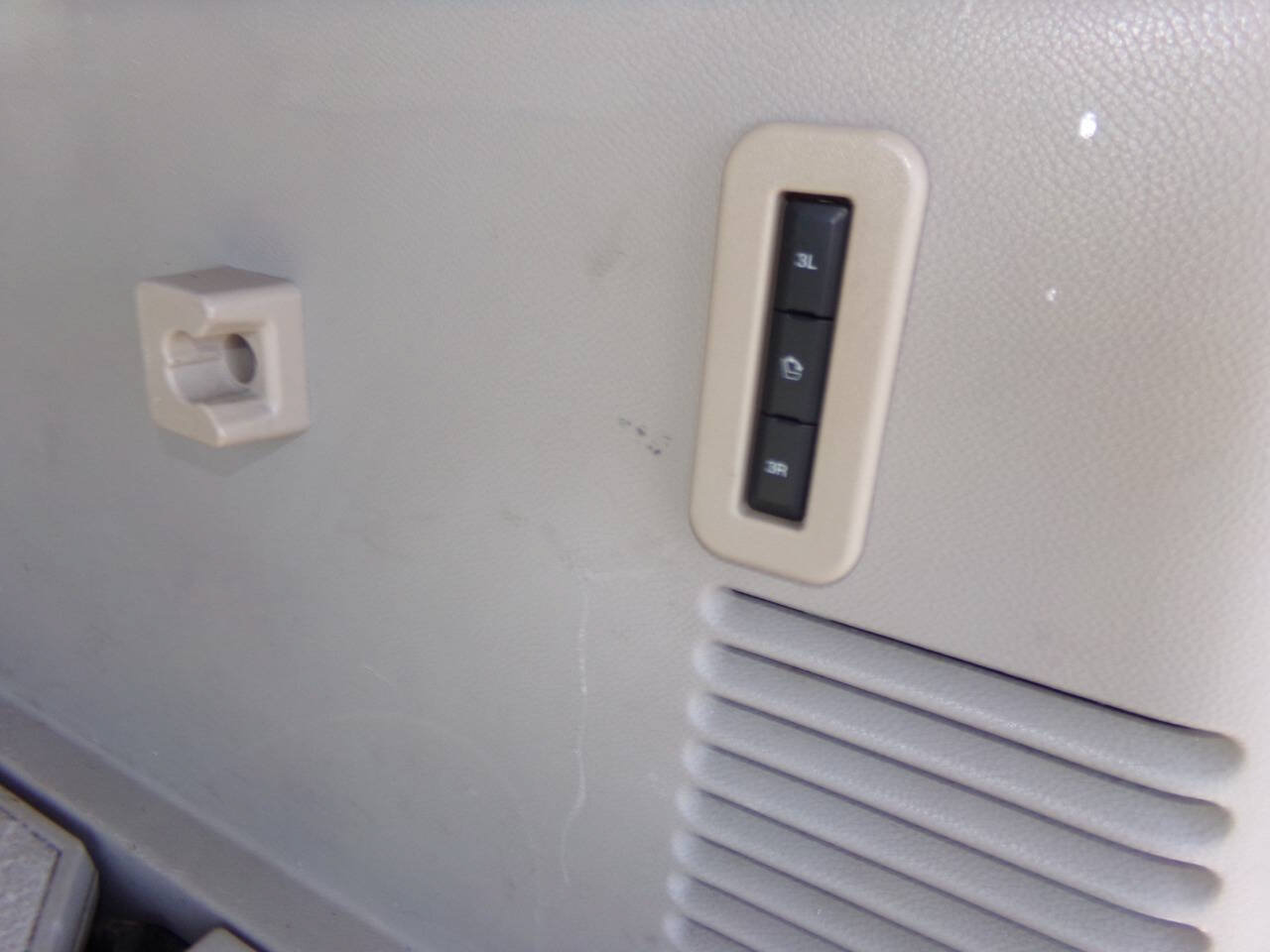 Used 2016 Lincoln Navigator L Select RWD image 24