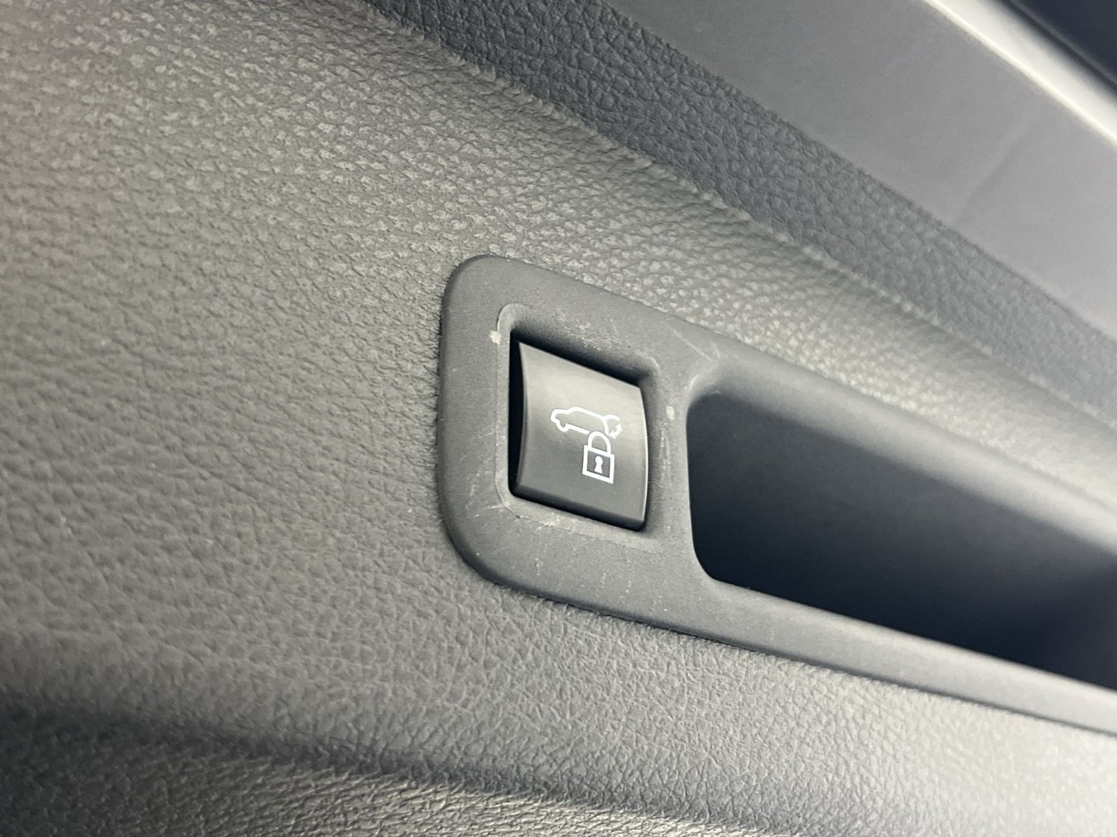 Used 2025 Toyota Sienna XSE w/ XSE Plus Package AWD/4WD image 28