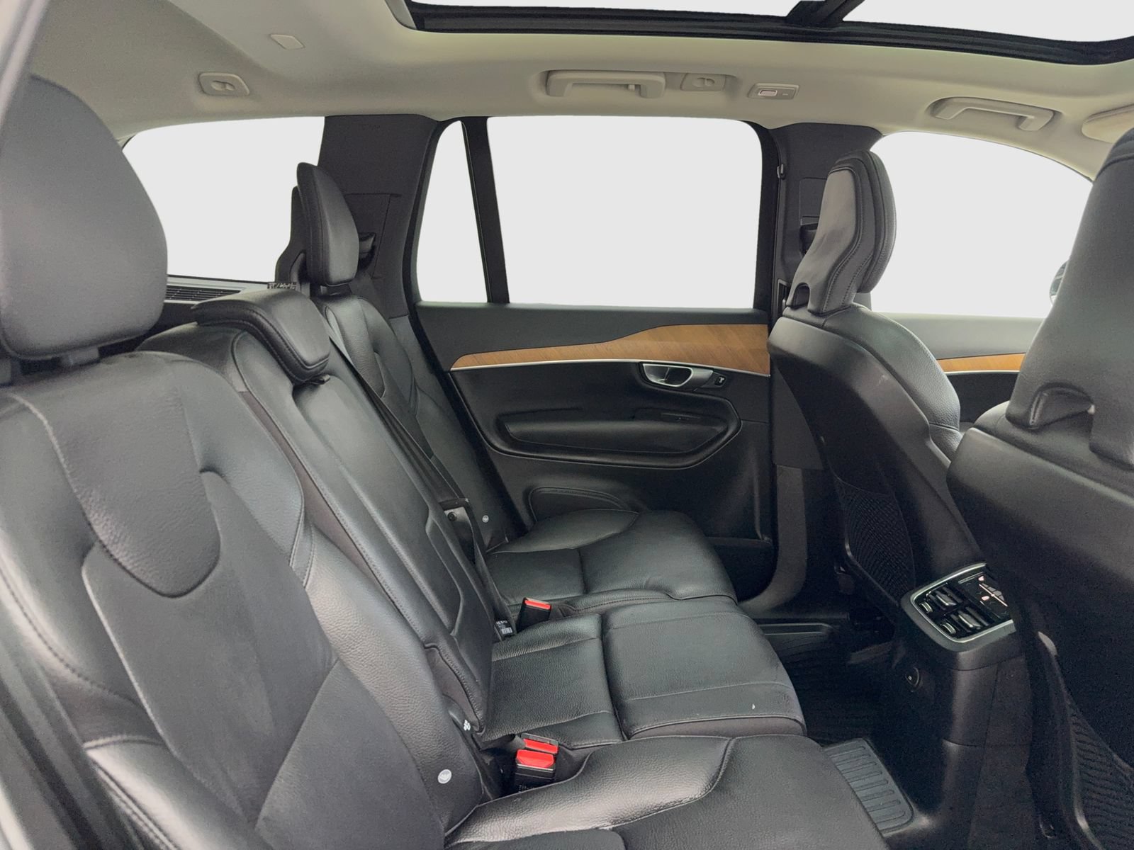 Used 2024 Volvo XC90 T8 Plus AWD/4WD image 47