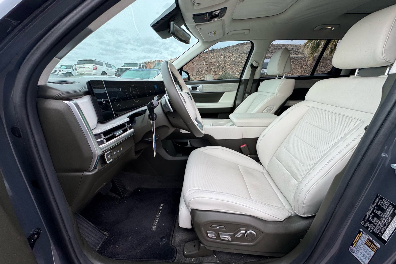 Used 2025 Hyundai Santa Fe Calligraphy image 9