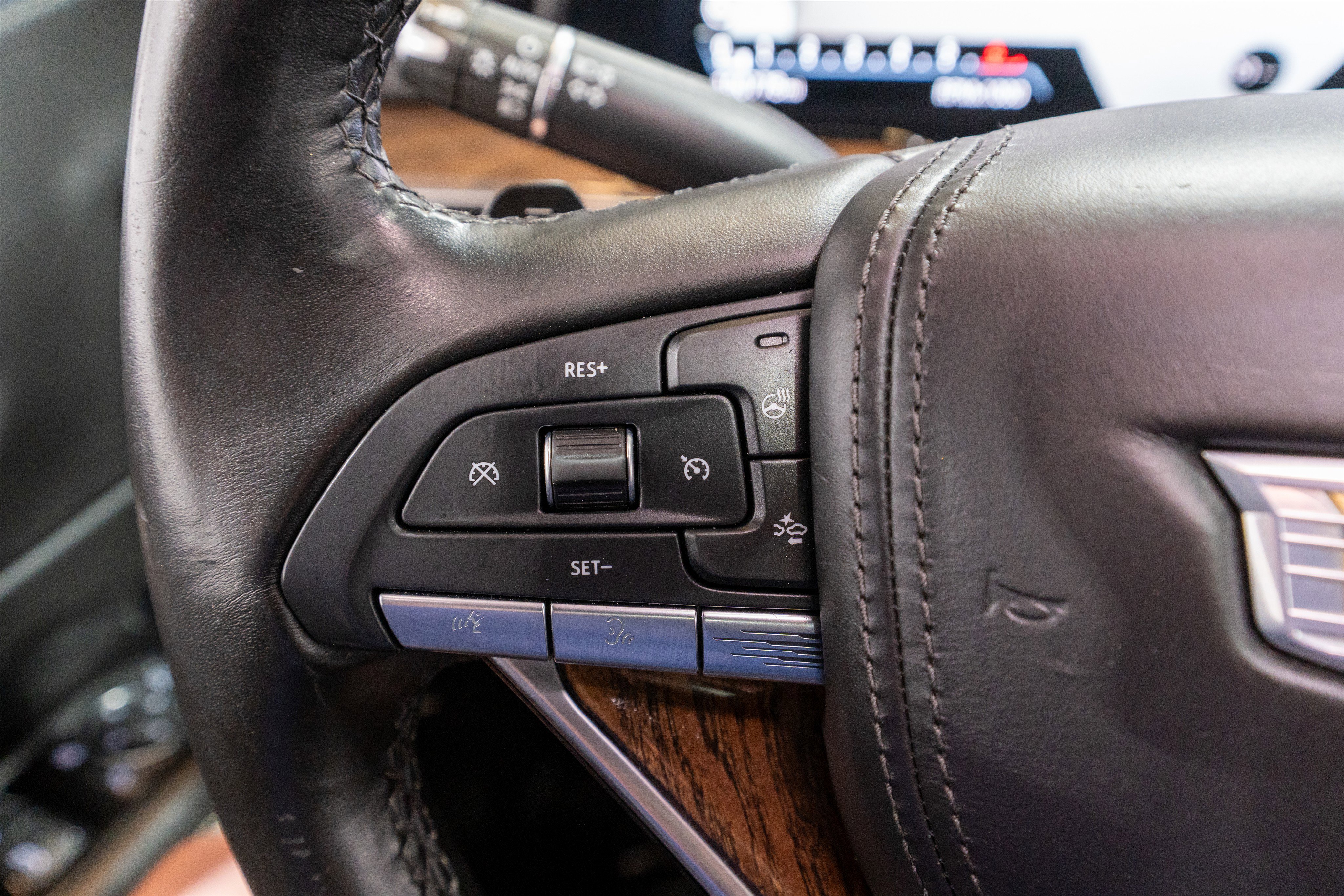 Used 2021 Cadillac Escalade ESV Sport Platinum AWD/4WD image 30