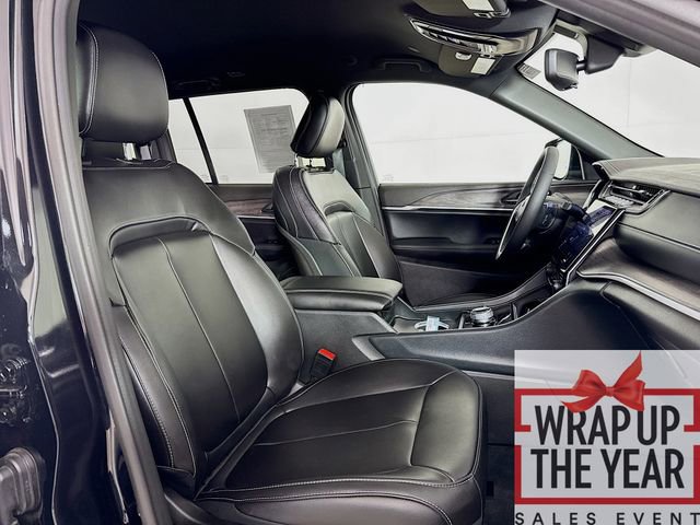 Used 2025 Jeep Grand Cherokee Limited image 30