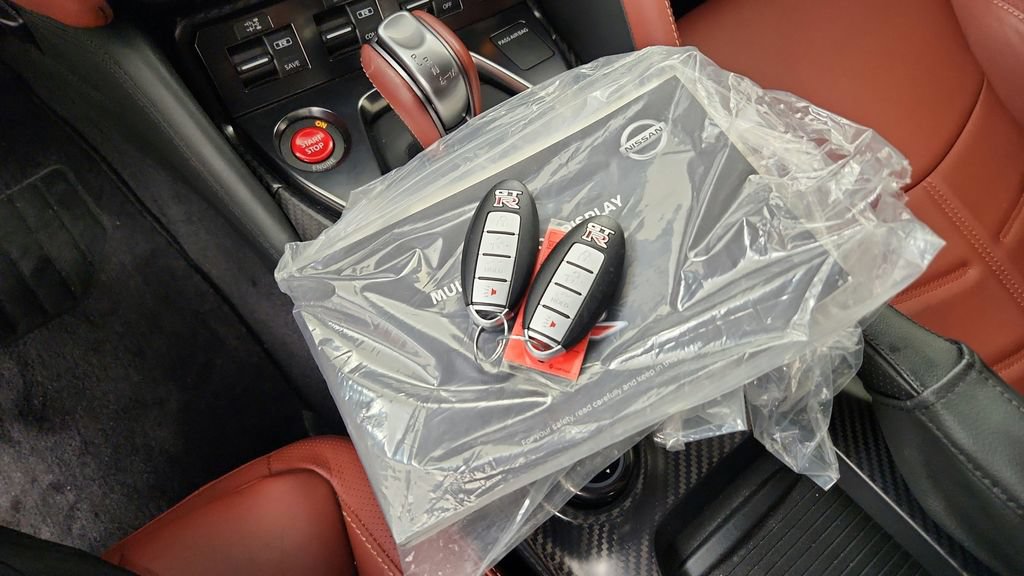 Used 2020 Nissan GT-R Premium w/ Premium Interior Package AWD/4WD image 35