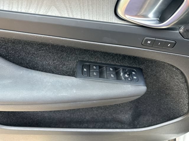 Used 2024 Volvo XC40 B5 Plus w/ Protection Package Premier AWD/4WD image 15
