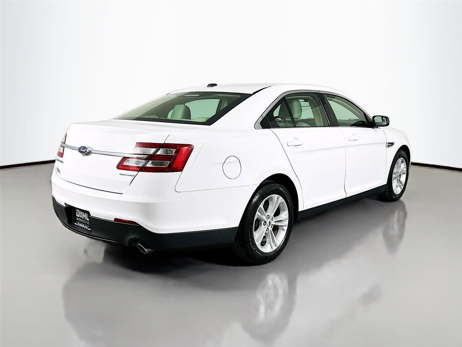 Used 2018 Ford Taurus SE FWD image 13