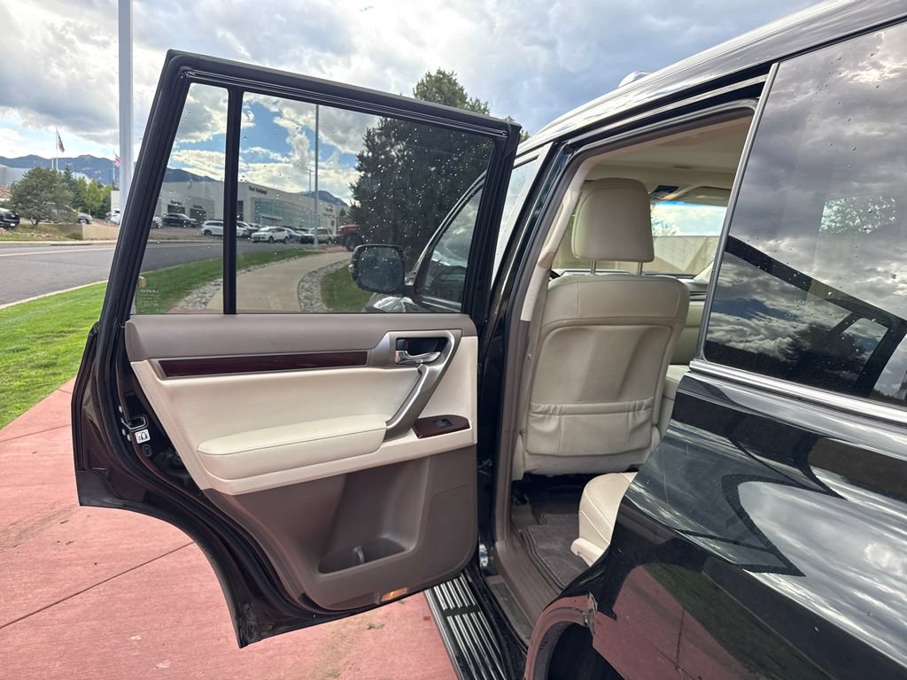 Used 2019 Lexus GX 460 Premium w/ Premium Package AWD/4WD image 21