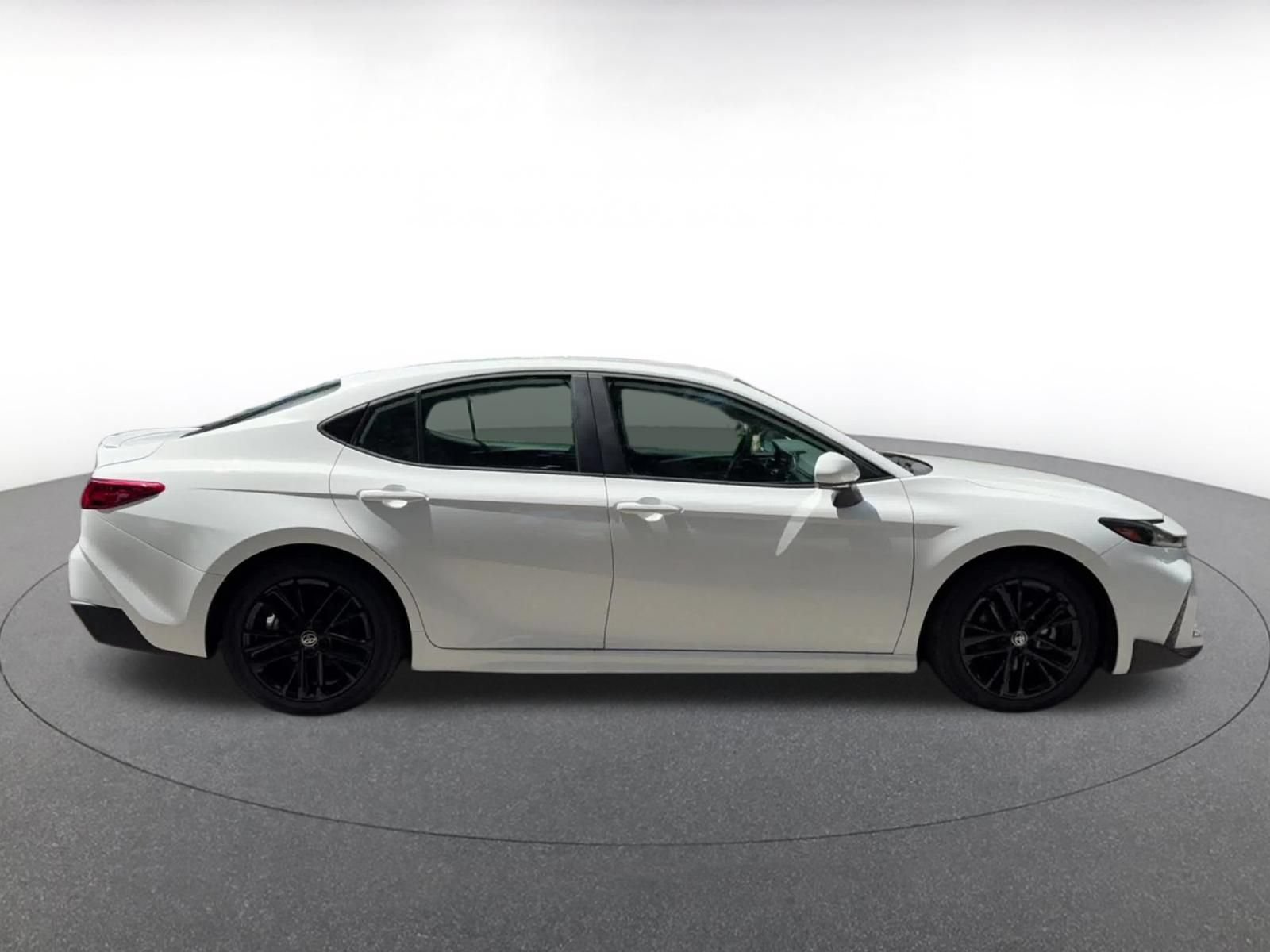 Used 2026 Toyota Camry SE FWD image 16