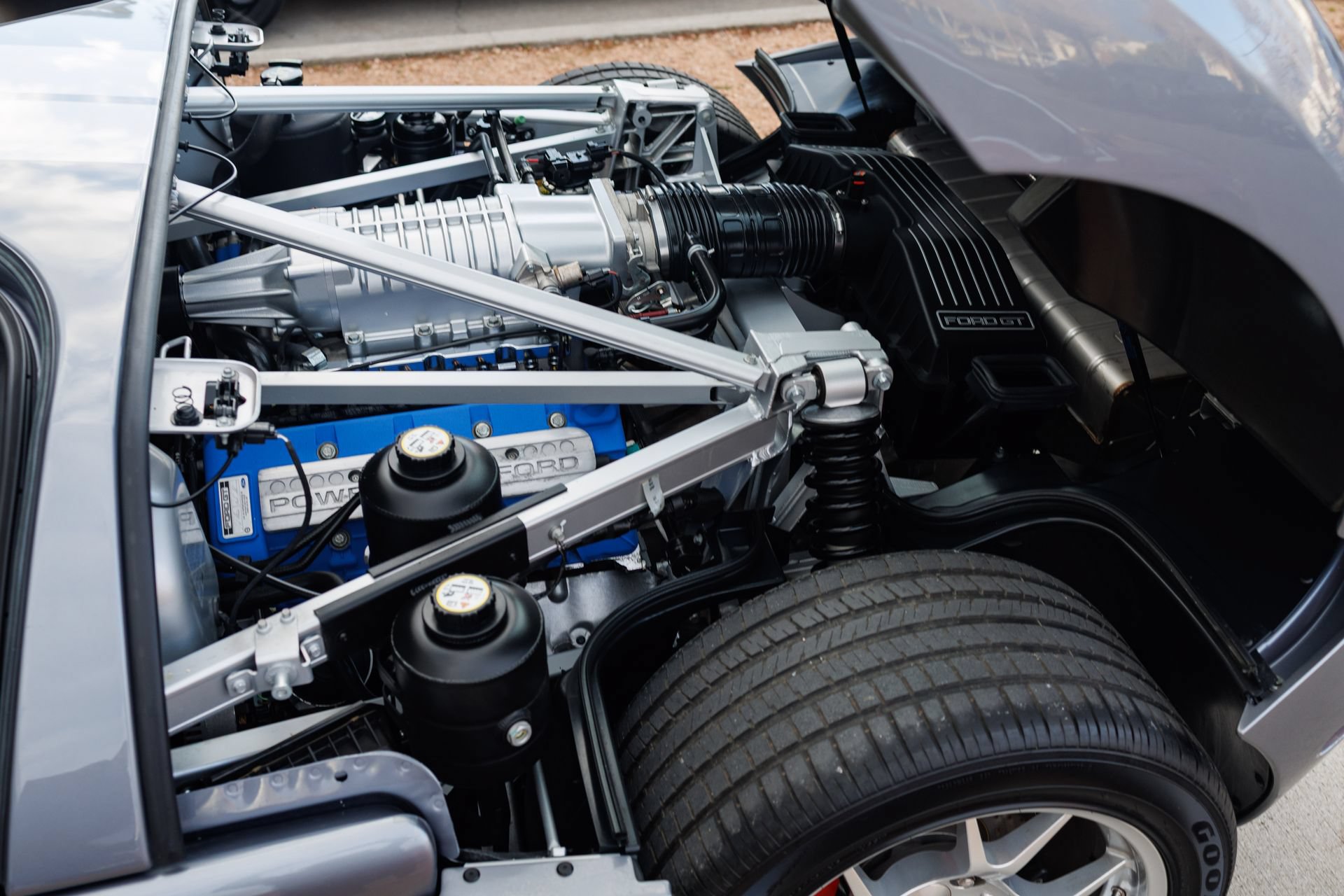 Used 2006 Ford GT RWD image 91