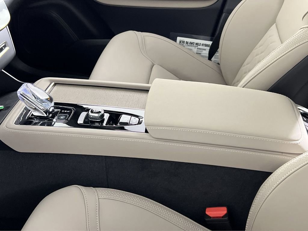 New 2026 Volvo XC90 B6 Plus w/ Protection Package Premier AWD/4WD image 21
