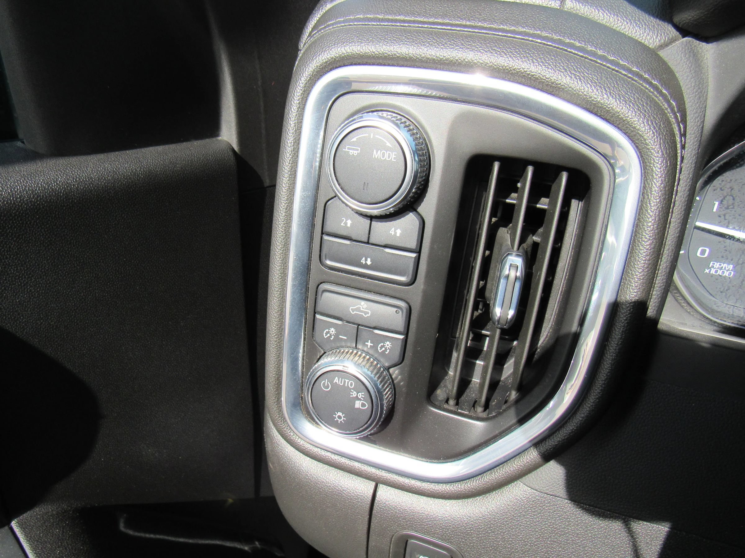 Used 2023 GMC Sierra 2500 SLE AWD/4WD image 14