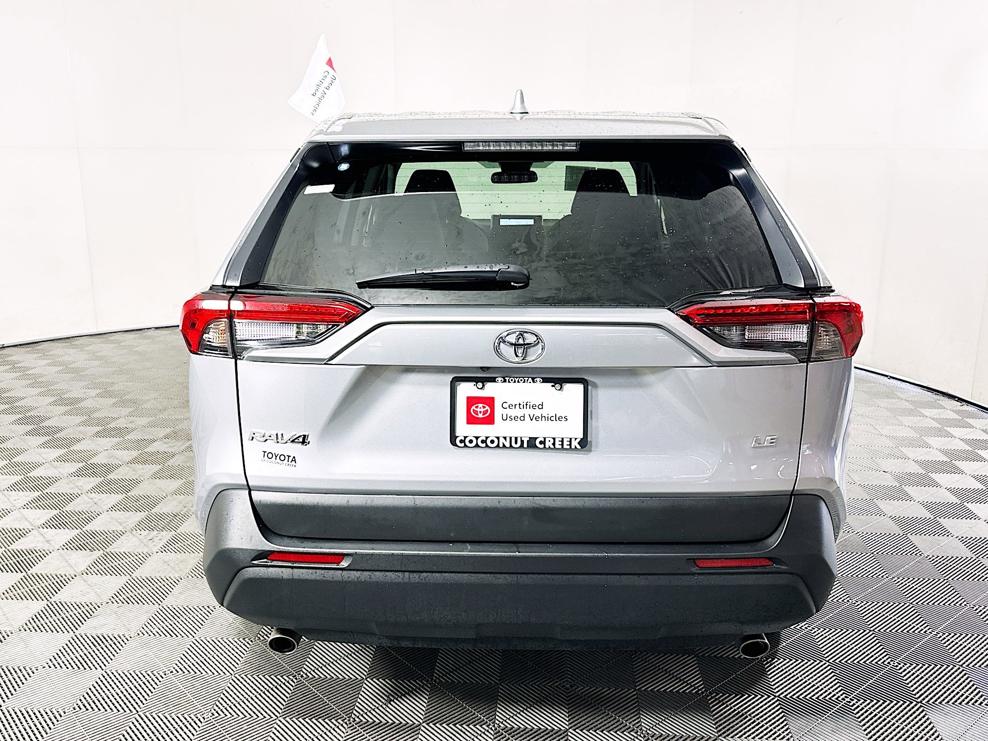 Used 2025 Toyota RAV4 LE FWD image 4