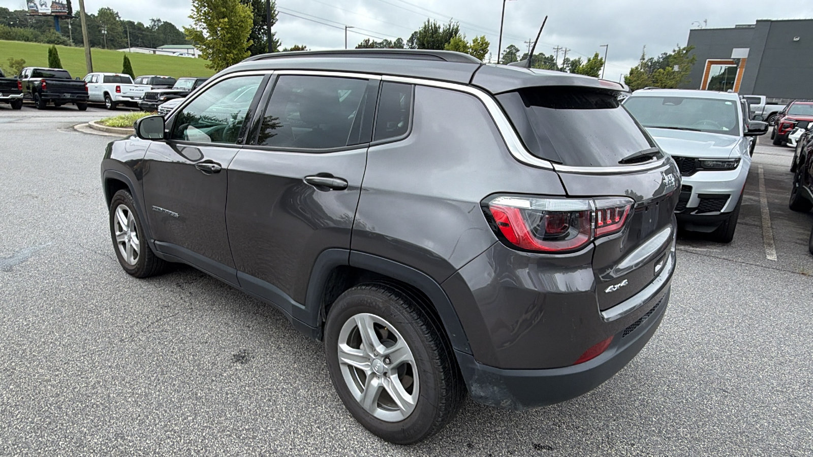 Used 2024 Jeep Compass Latitude AWD/4WD image 10