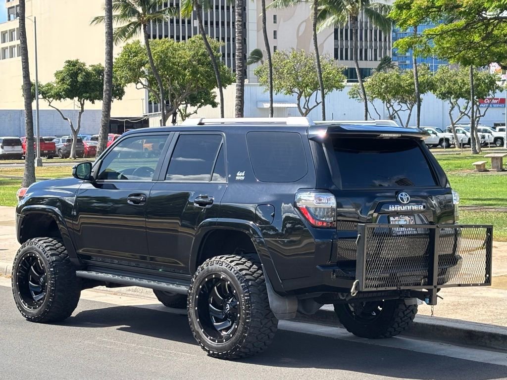 Used 2017 Toyota 4Runner SR5 AWD/4WD image 3