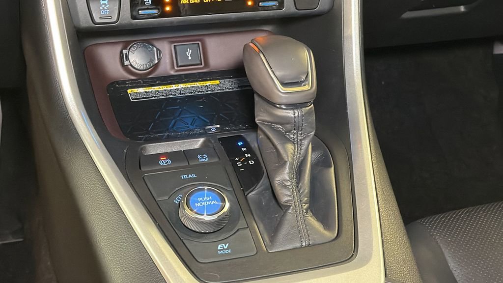 Used 2020 Toyota RAV4 Limited image 23