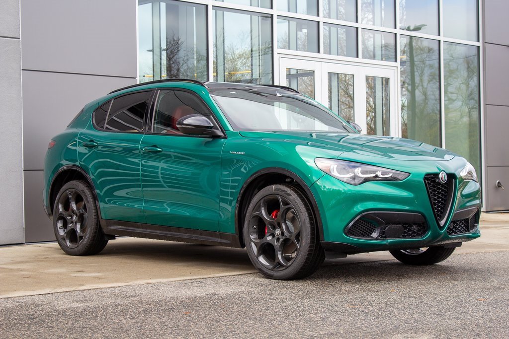New 2025 Alfa Romeo Stelvio Sprint image 3