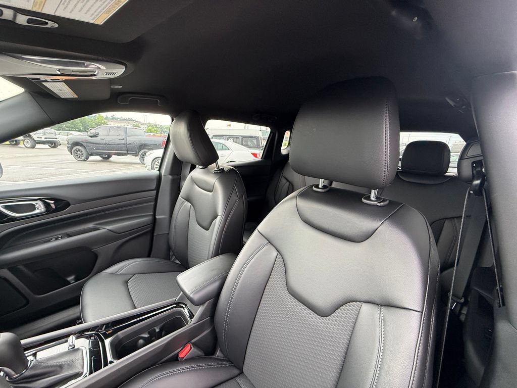 New 2026 Jeep Compass Latitude AWD/4WD image 21