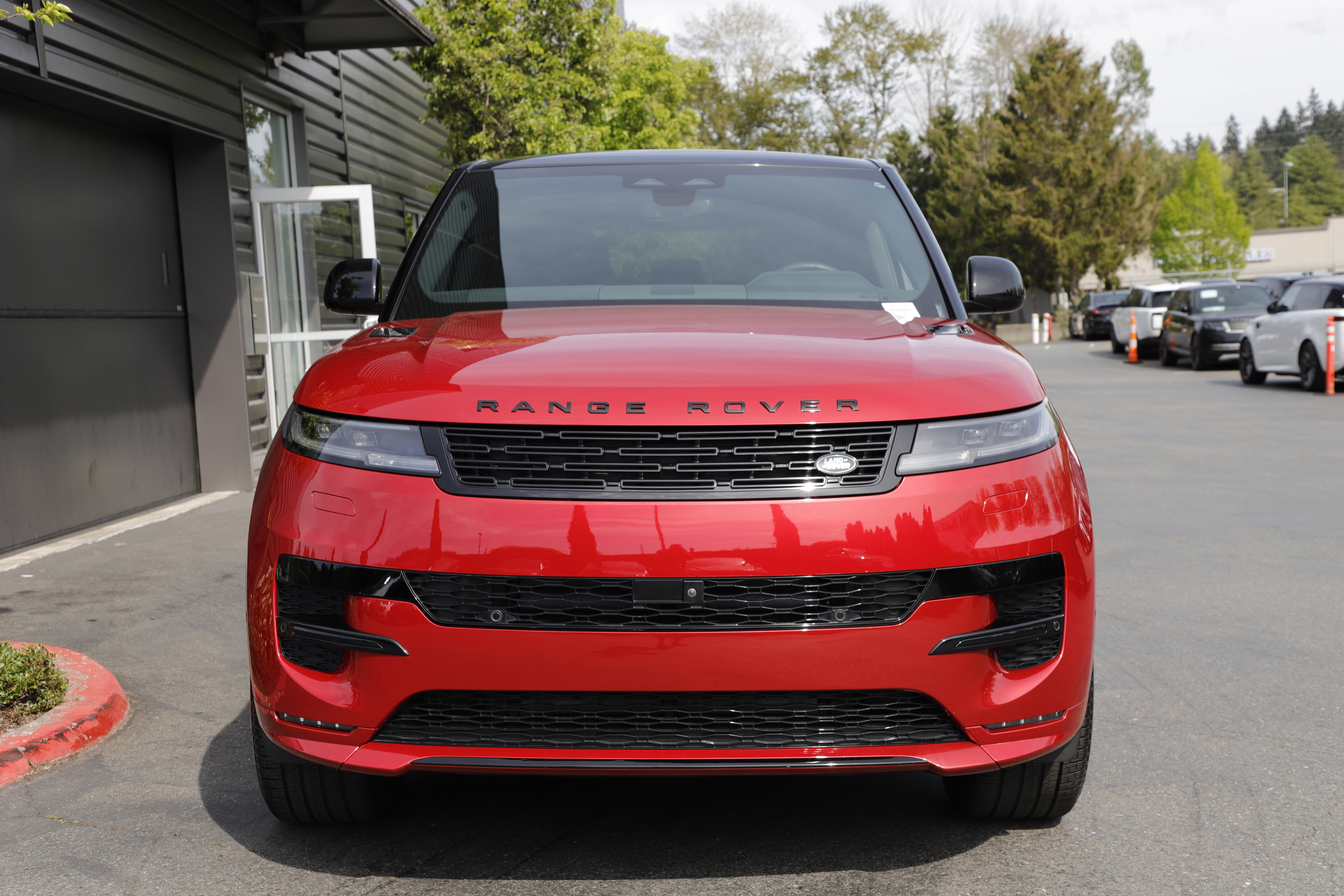 Used 2024 Land Rover Range Rover Sport Dynamic SE AWD/4WD image 4