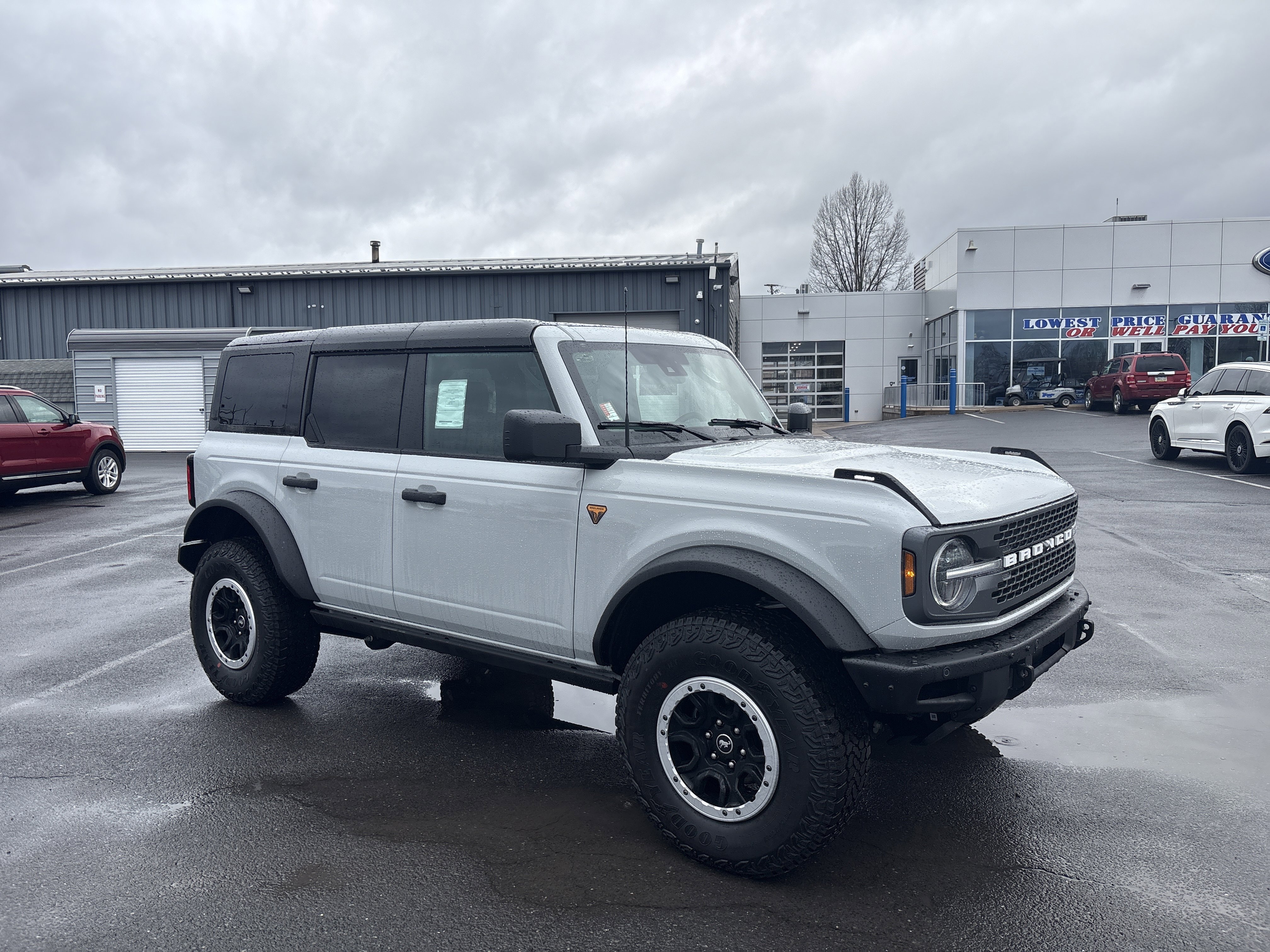 New 2026 Ford Bronco Badlands image 1